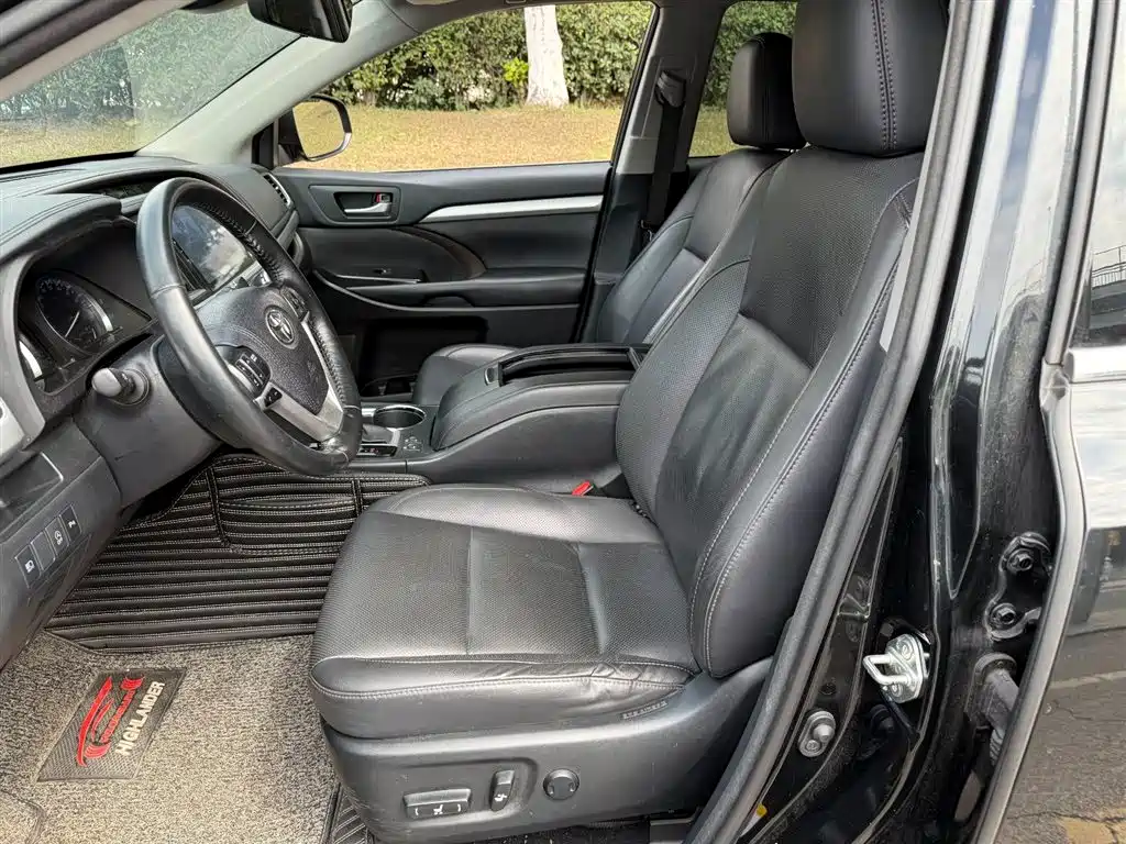 Toyota Highlander 2018 2.0T Luxury 7 мест V