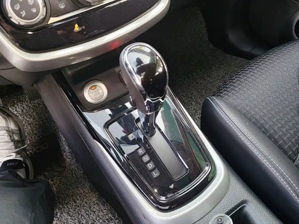 Nissan Tiida — миниатюра 14