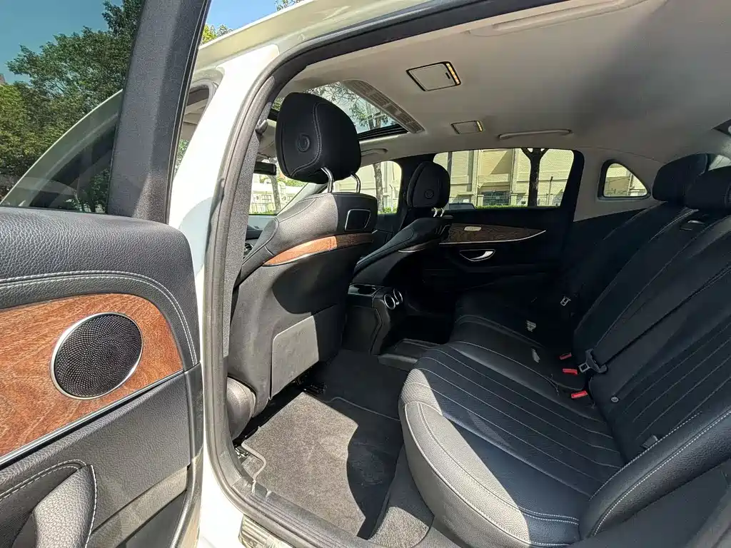 Mercedes-Benz E-Class — миниатюра 5
