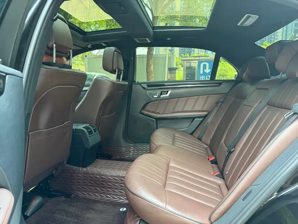 Mercedes-Benz E-Class — миниатюра 7