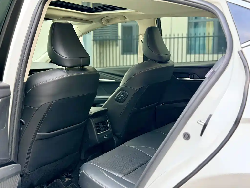 Toyota Camry — миниатюра 13