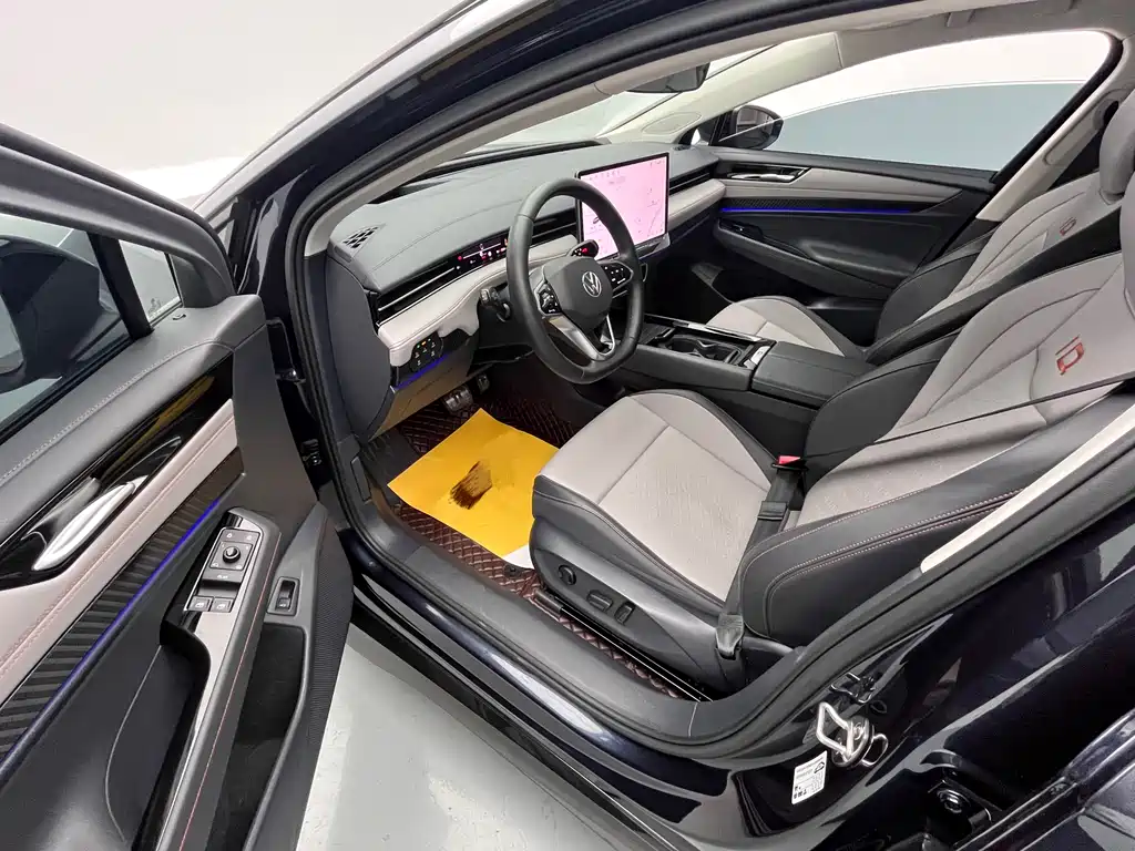 VOLKSWAGEN ID.7 VIZZION