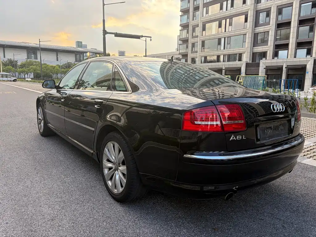 Audi A8 — миниатюра 6