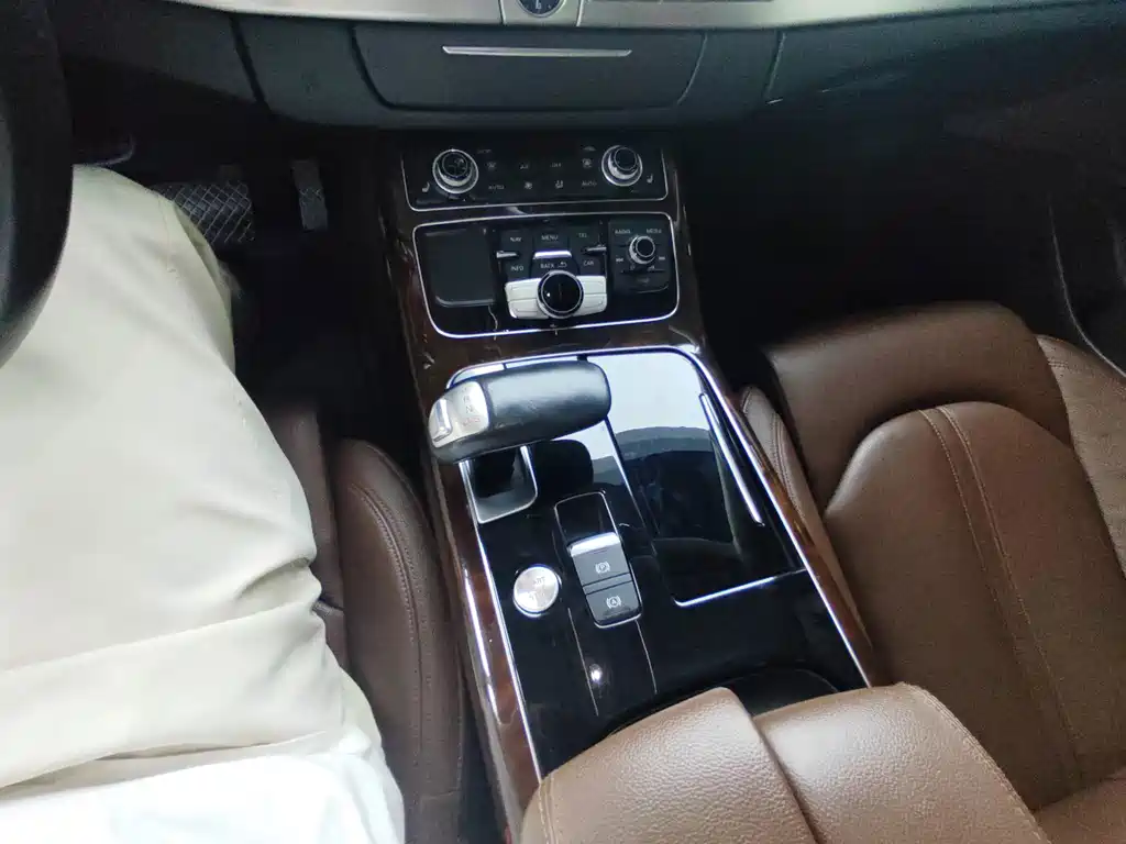 Audi A8 — миниатюра 7