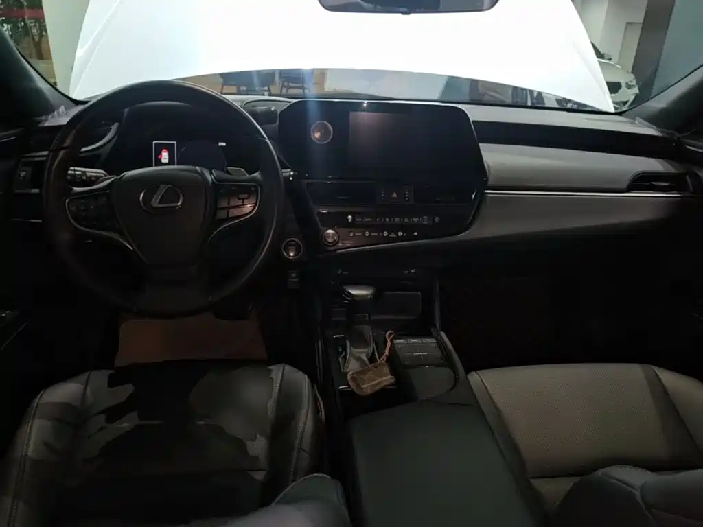 Lexus ES — миниатюра 10