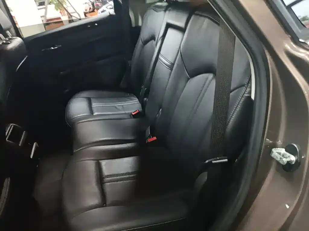 Cadillac SRX — миниатюра 17