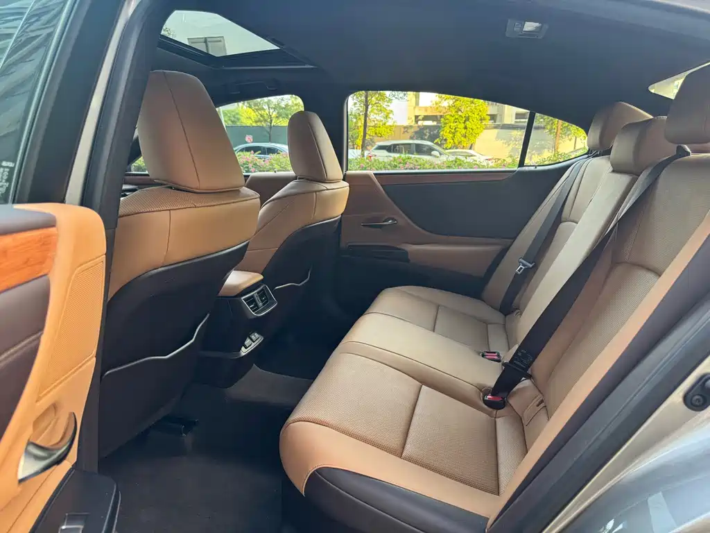 Lexus ES — миниатюра 10