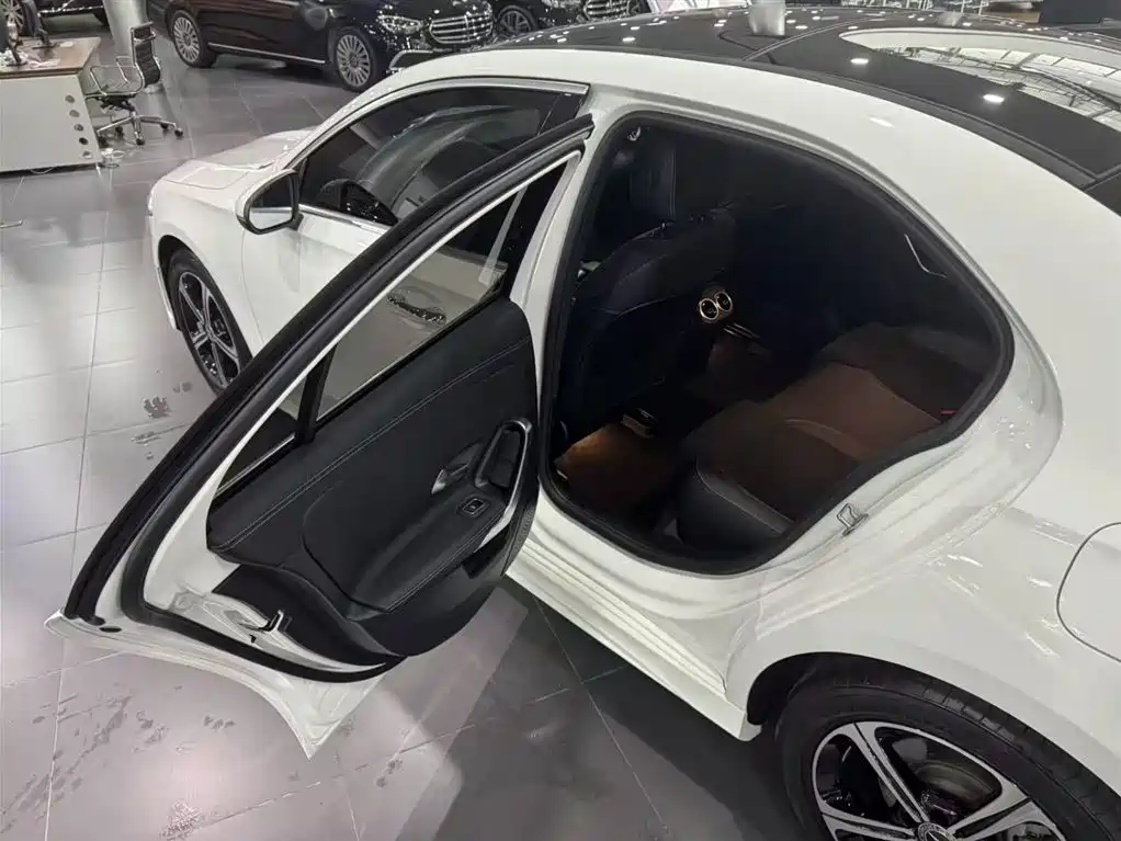 Mercedes-Benz A-Class 2022 — фото 15