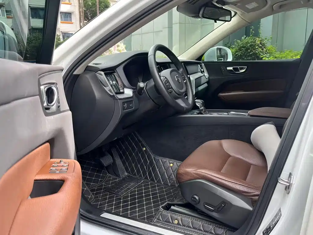 Volvo XC60 — миниатюра 10