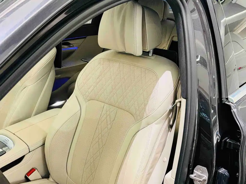 BMW 7 Series — миниатюра 15