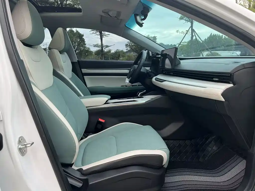 GEELY AUTOMOBILE EMGRAND L HIP