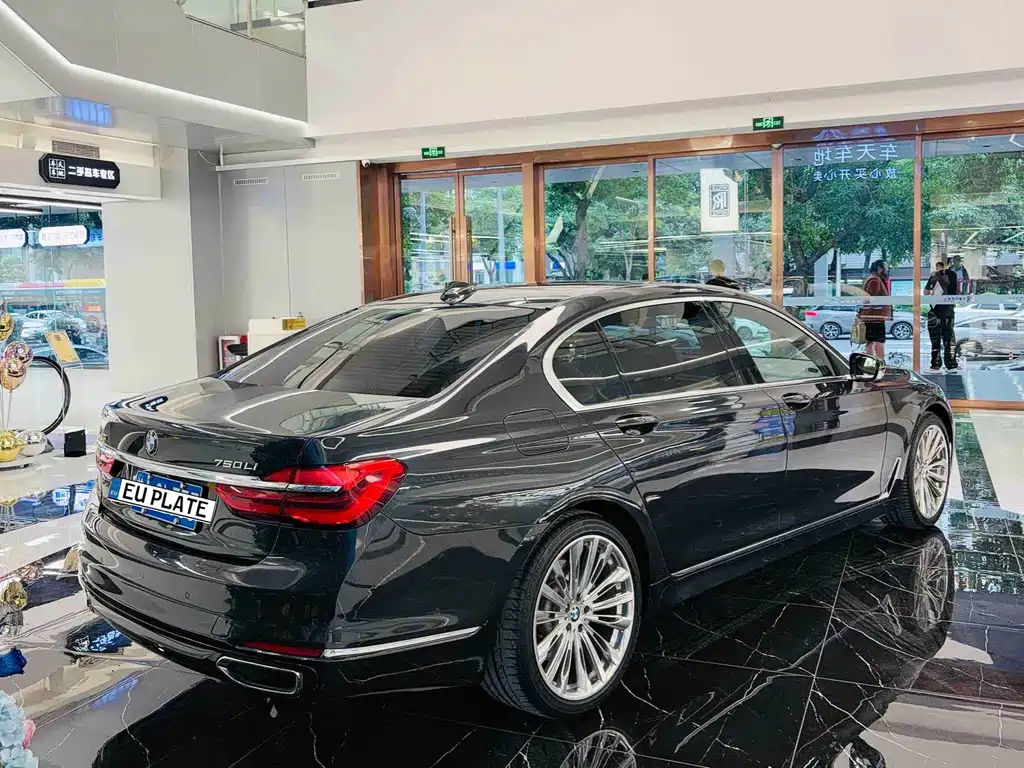 BMW 7 Series — миниатюра 5