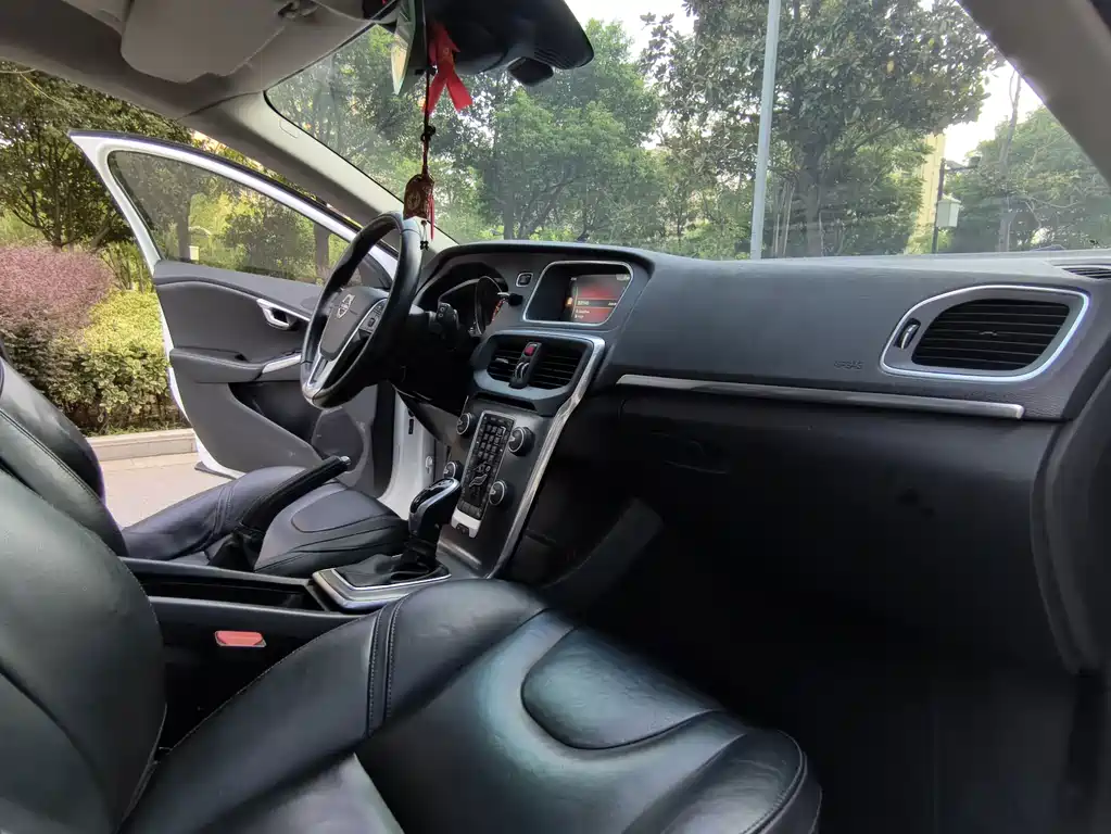 Volvo V40 — миниатюра 6