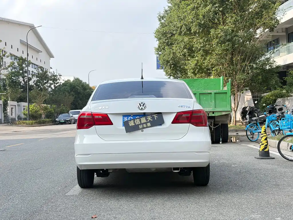 Volkswagen Jetta — миниатюра 12