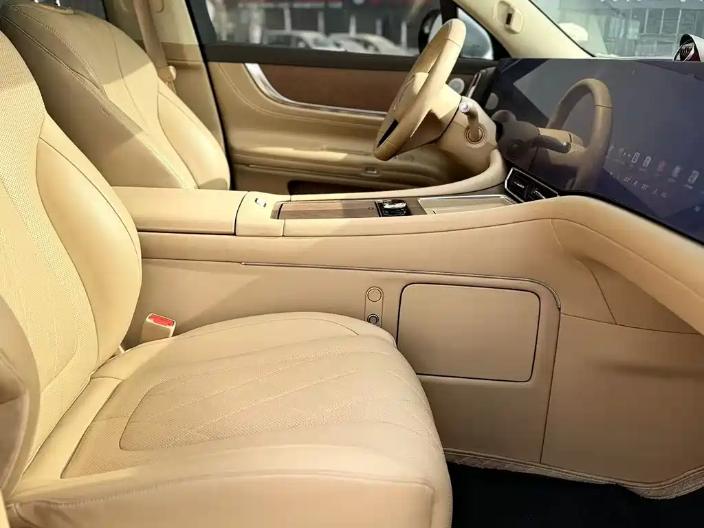 AITO ASK THE WORLD M9