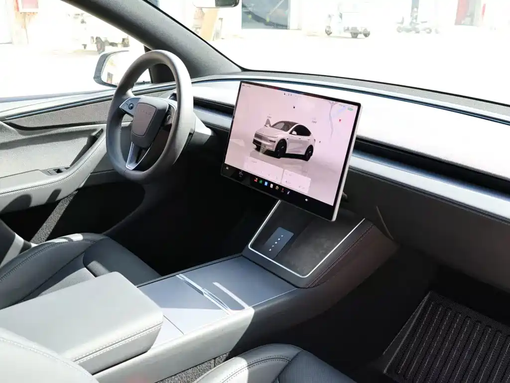 Tesla Model Y — миниатюра 11