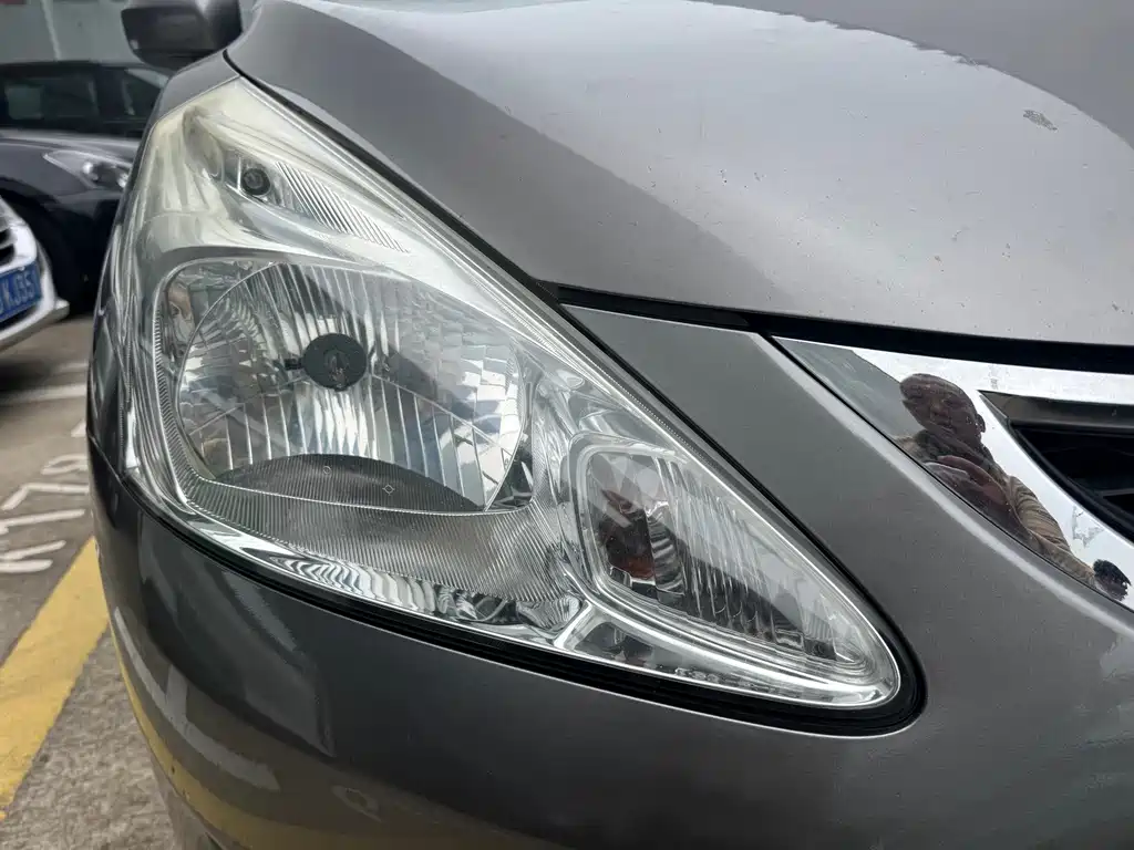 Nissan Tiida — миниатюра 4