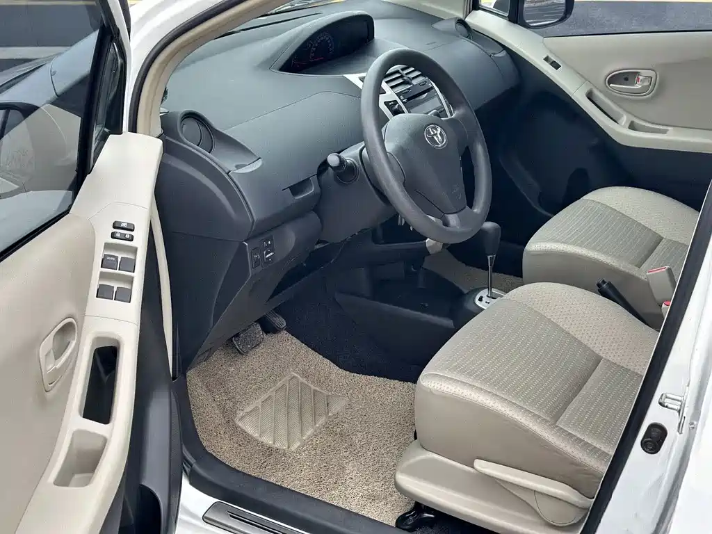 Toyota Yaris — миниатюра 6