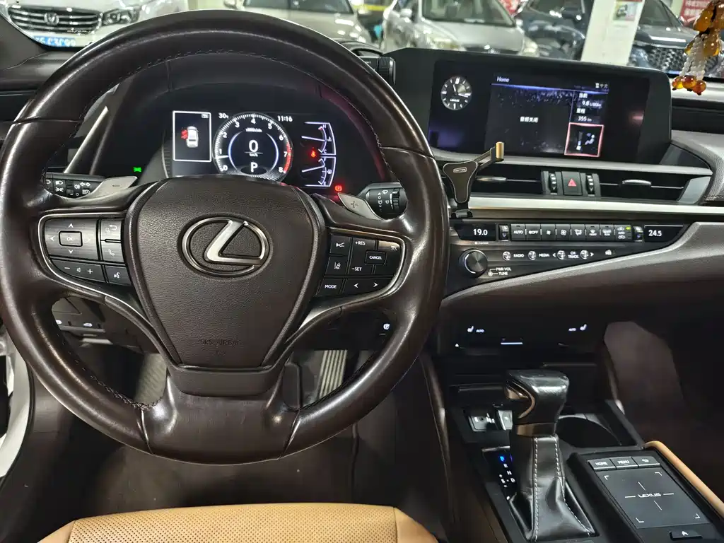 Lexus ES 2018 200 V
