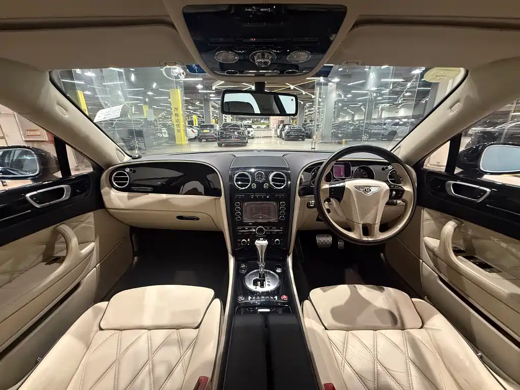 Bentley Flying Spur 2010 6.0T мест