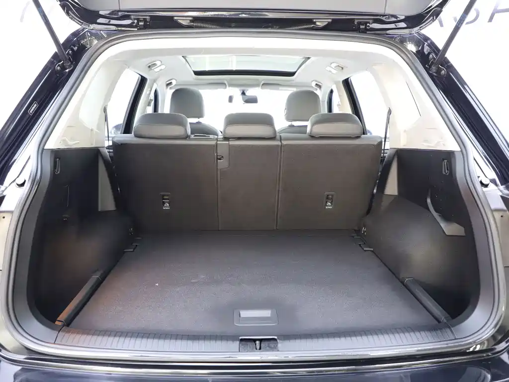 Volkswagen Tiguan L — миниатюра 16