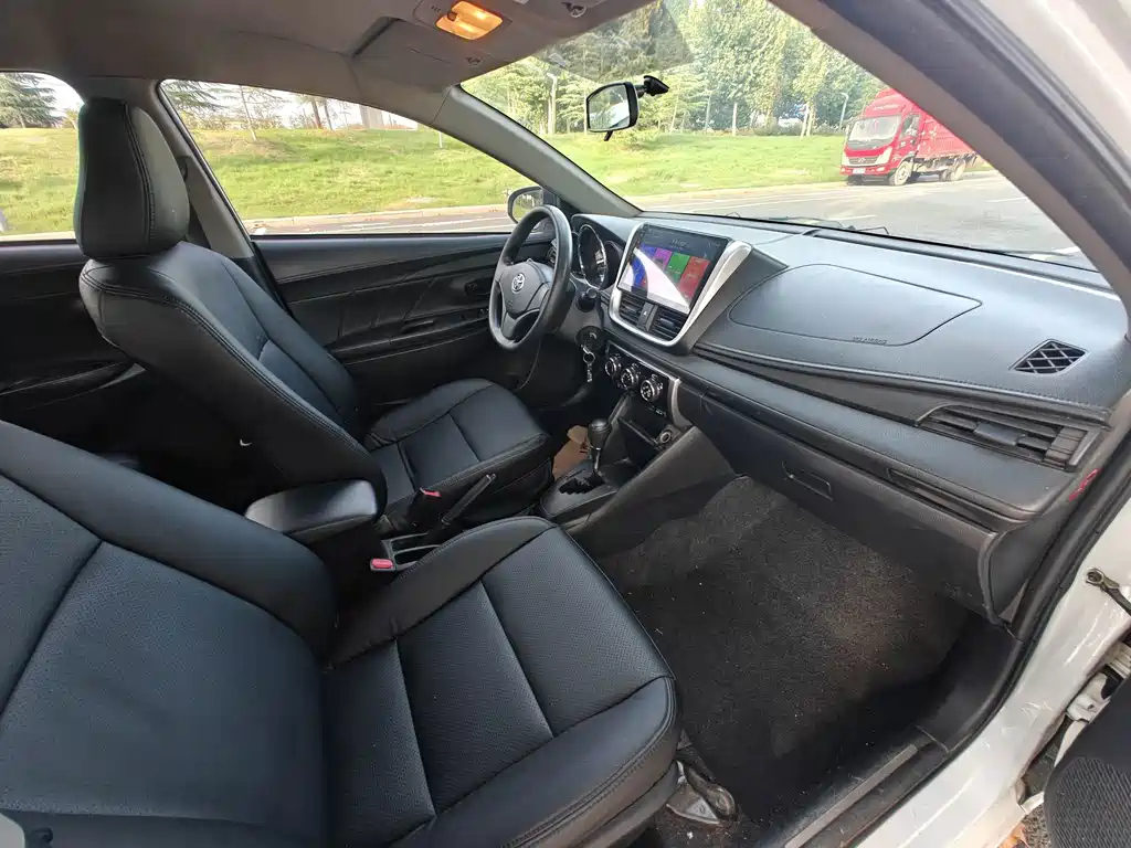 Toyota Yaris L — миниатюра 15