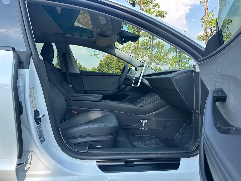 Tesla Model 3 — миниатюра 14
