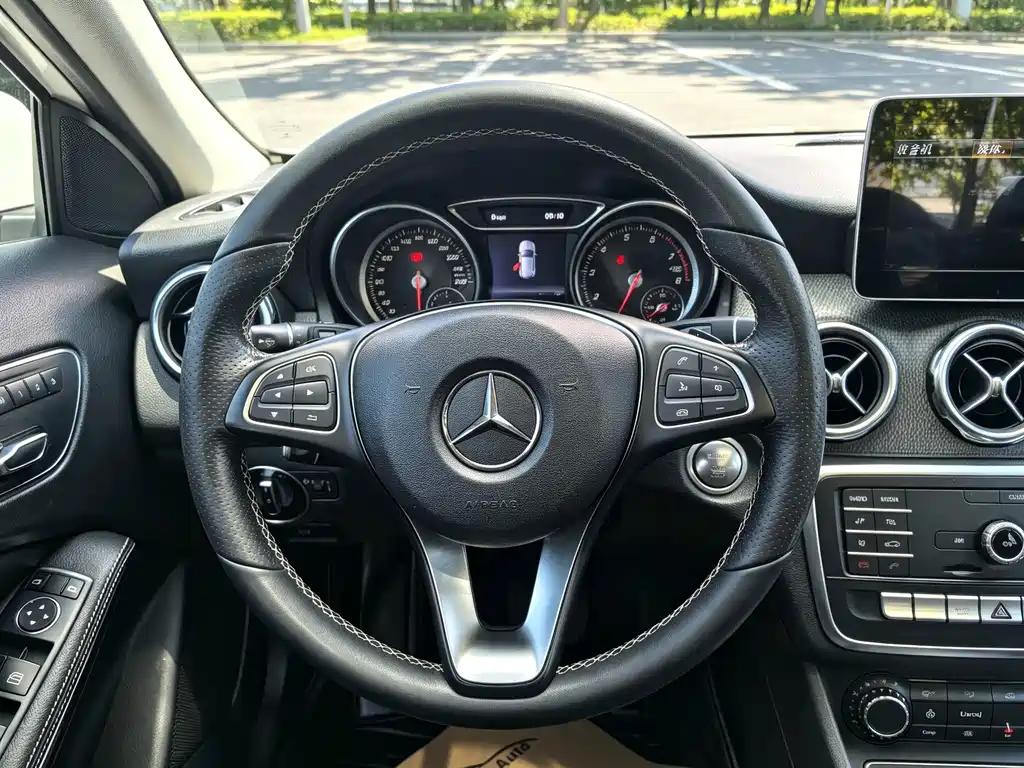 Mercedes-Benz GLA — миниатюра 7
