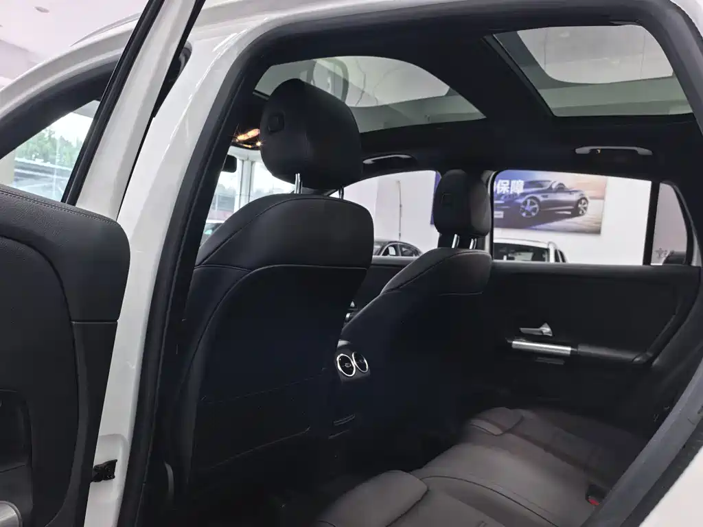 Mercedes-Benz GLA 2023 — фото 13
