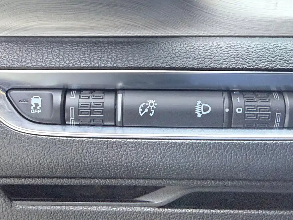 Geely Binyue — миниатюра 14