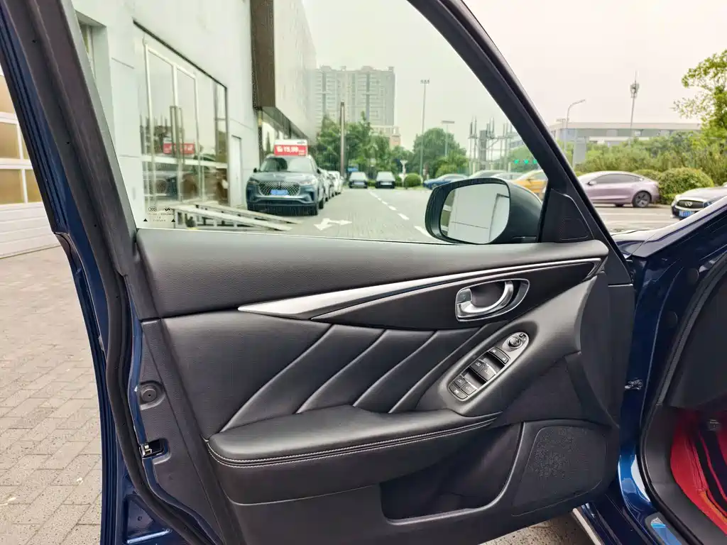 Infiniti Q50L — миниатюра 10