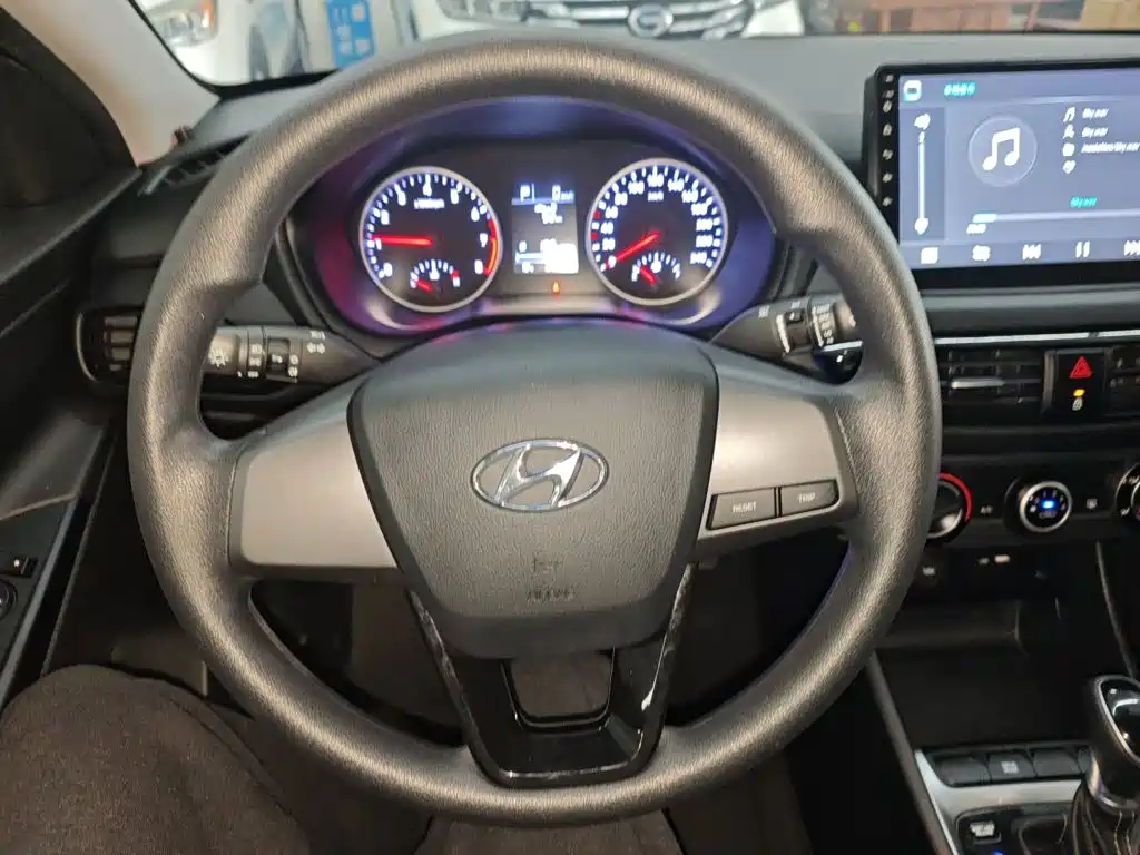 Hyundai Elantra — миниатюра 11