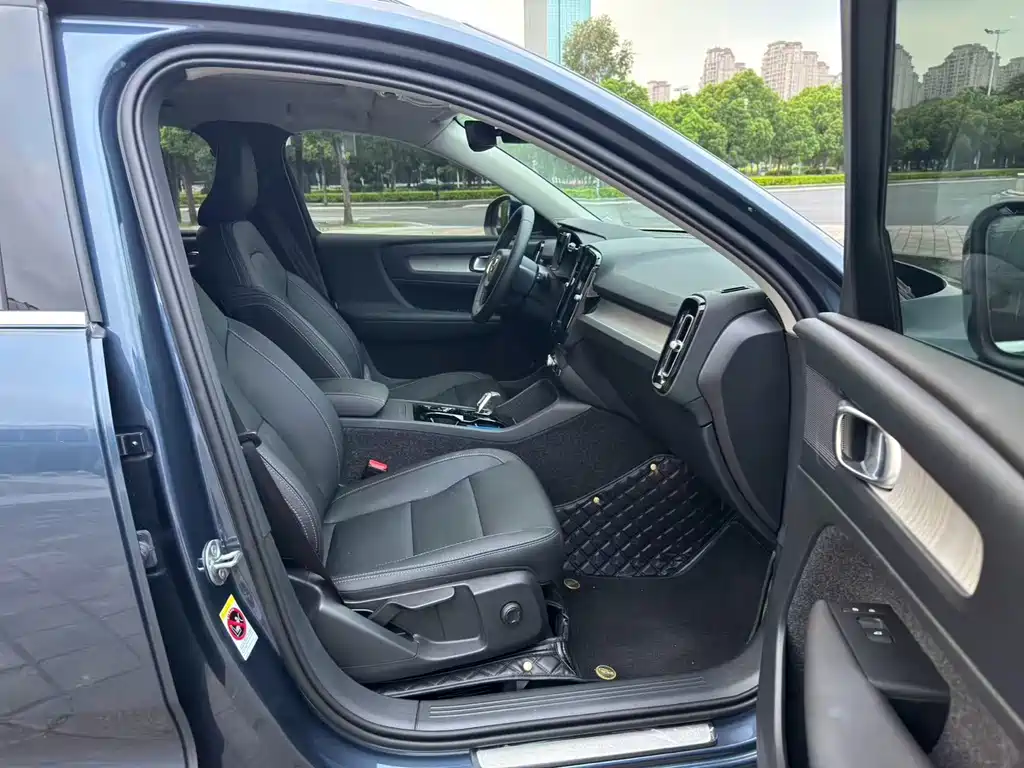 Volvo XC40 — миниатюра 7