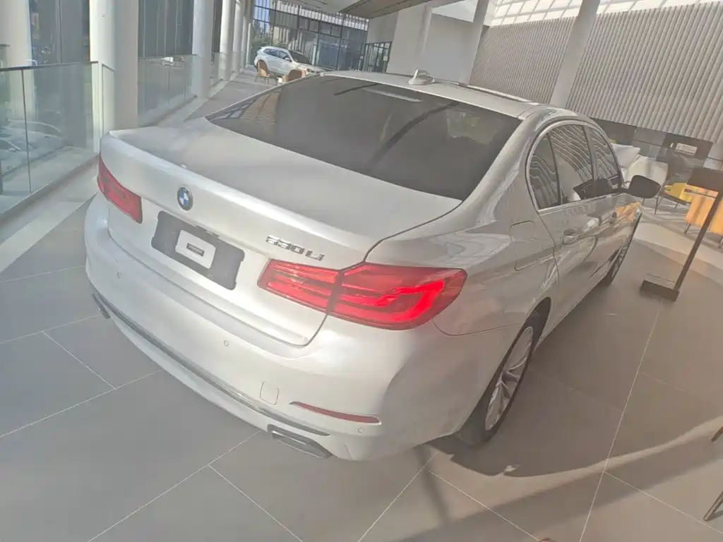 BMW 5 Series — миниатюра 7