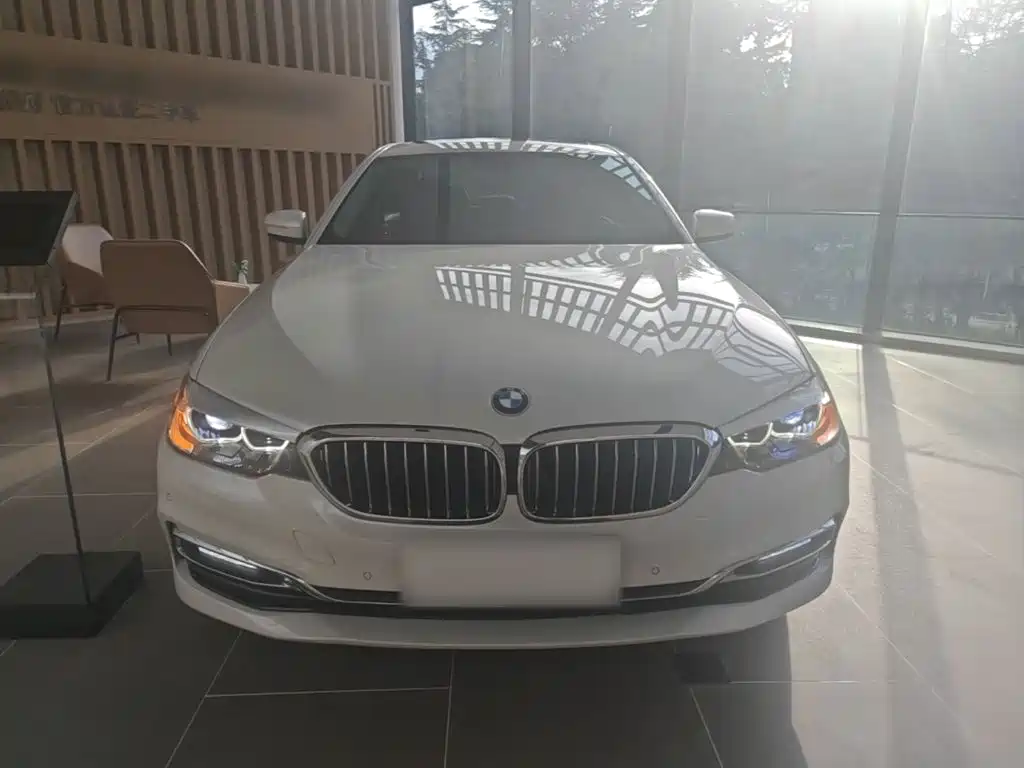 BMW 5 Series — миниатюра 3