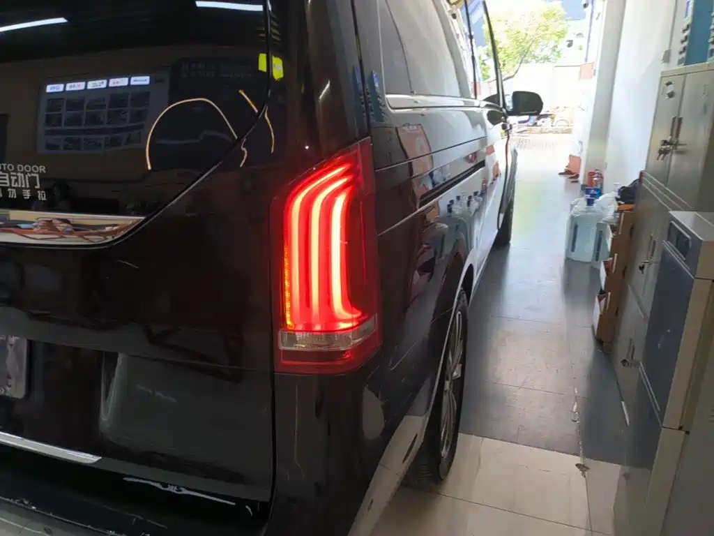 Mercedes-Benz V-Class — миниатюра 8