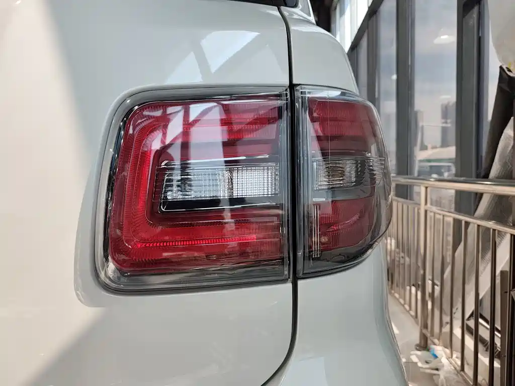 Nissan Patrol — миниатюра 17
