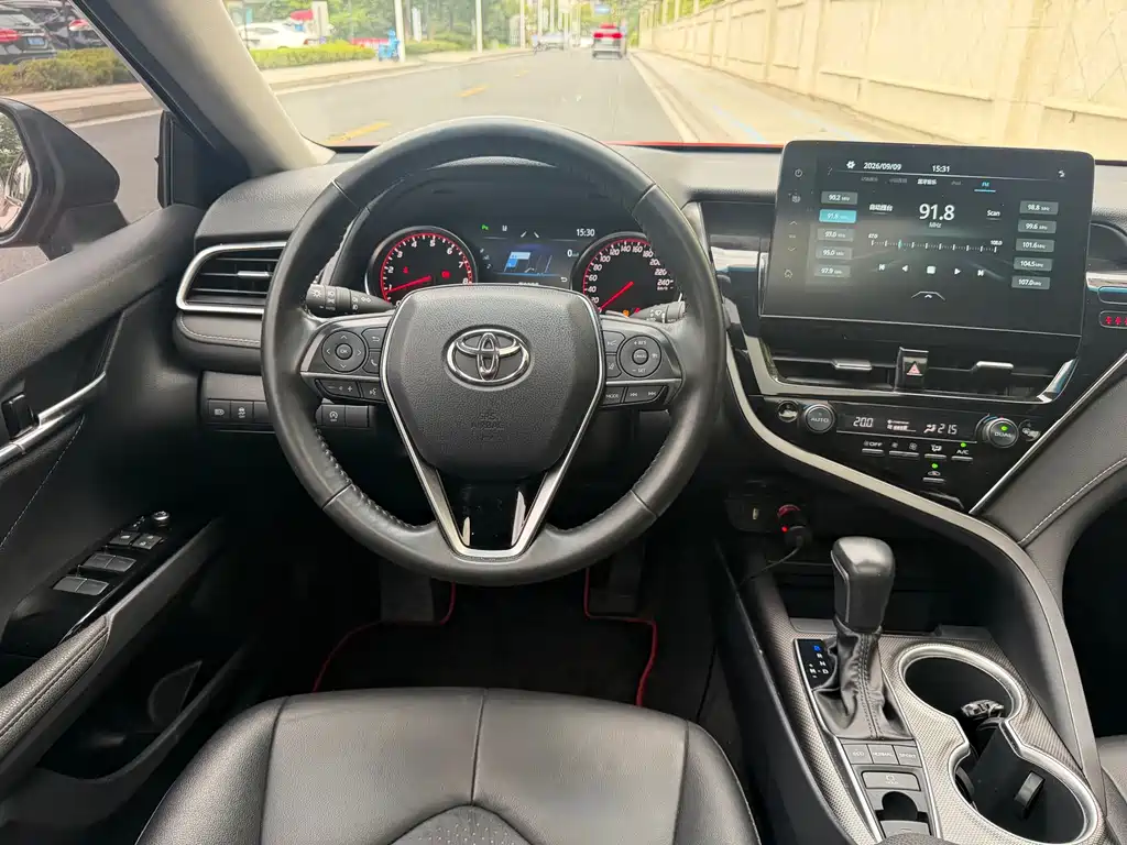 Toyota Camry — миниатюра 9