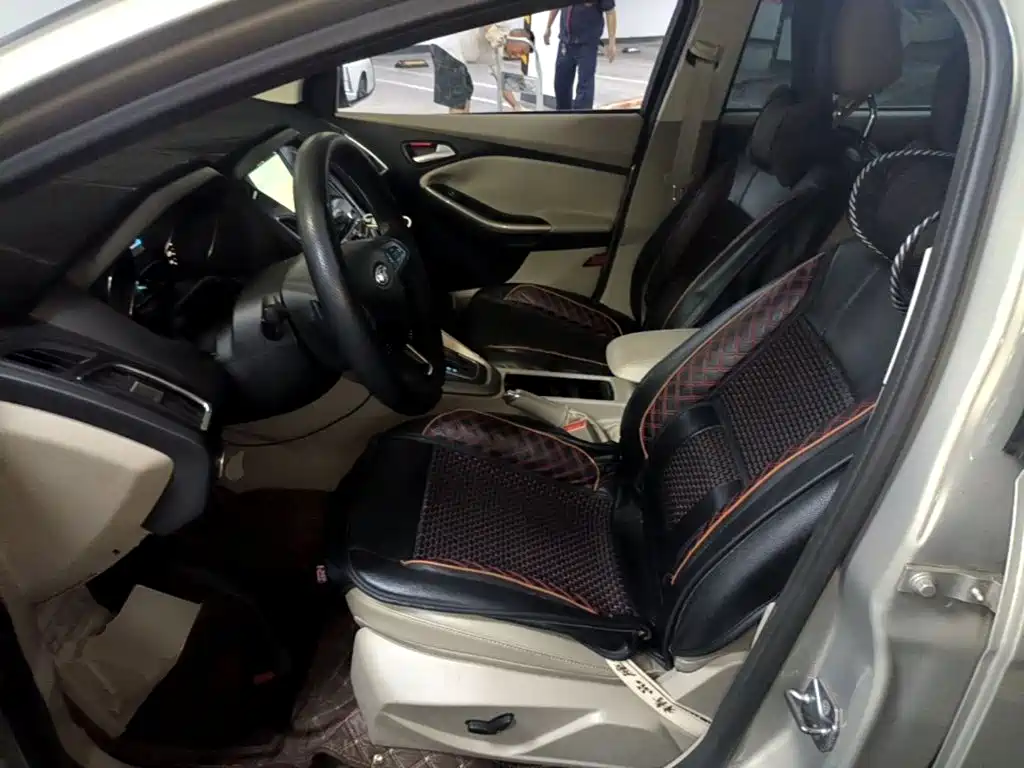 Ford Focus — миниатюра 11