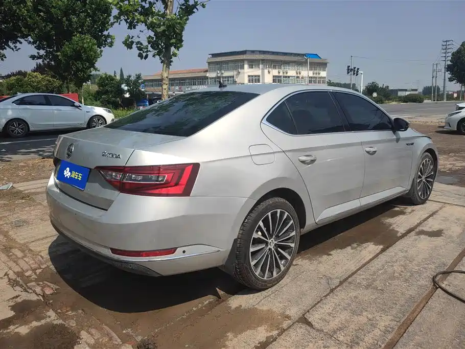 Skoda Superb 2016 TSI330 DSG