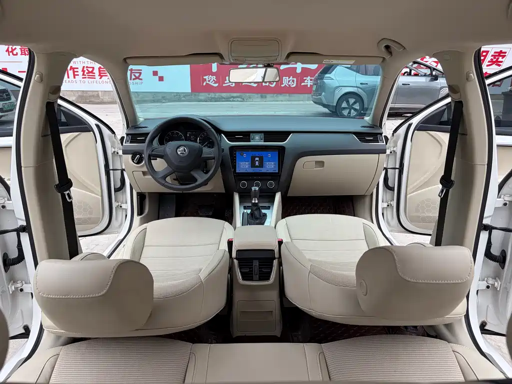 Skoda Octavia 2015 1.6L AT