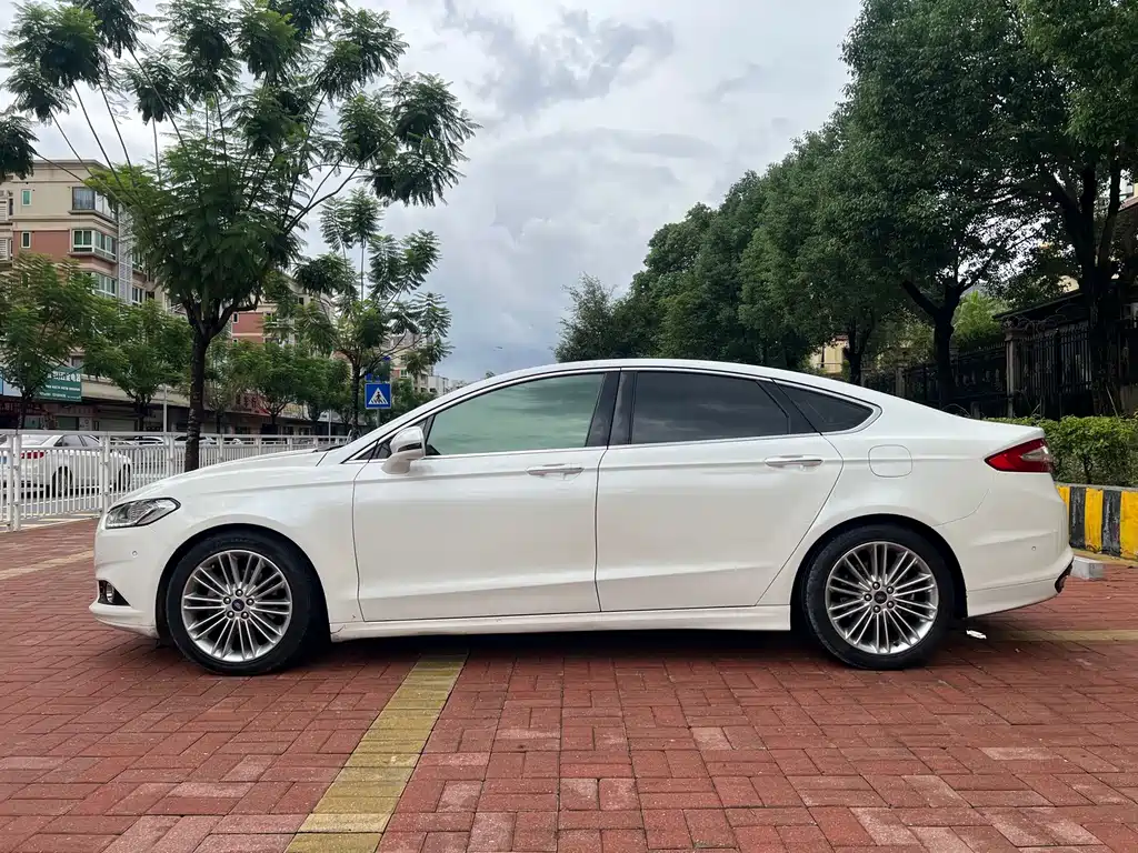 Ford Mondeo — миниатюра 7