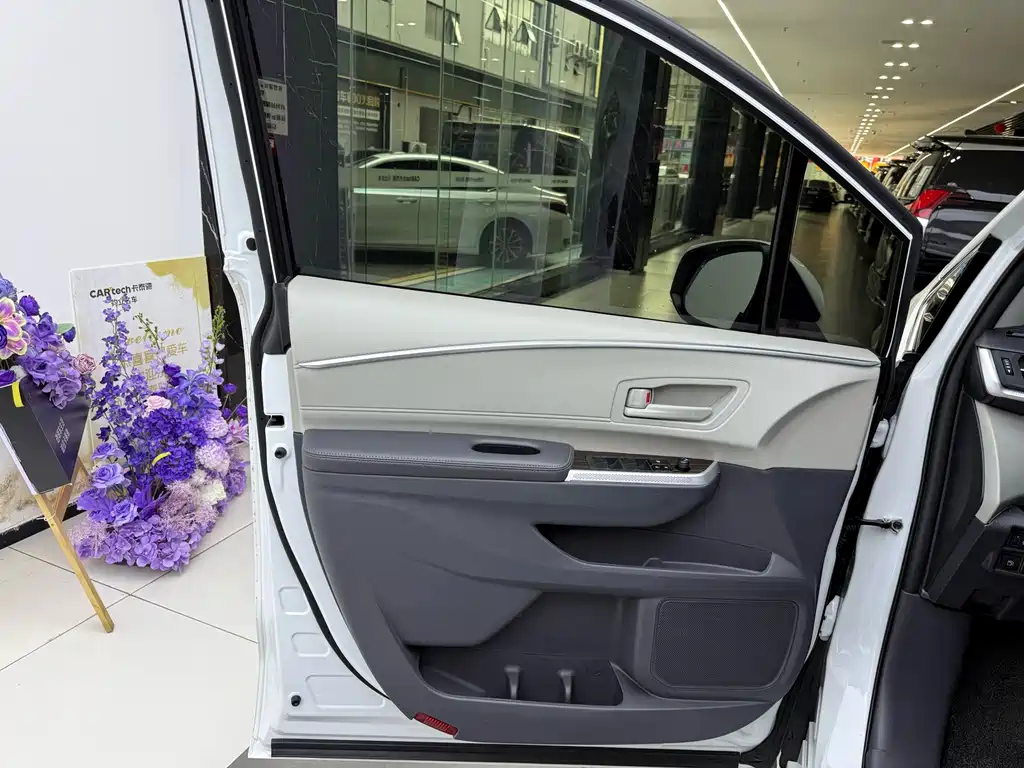 Toyota Granvia — миниатюра 9