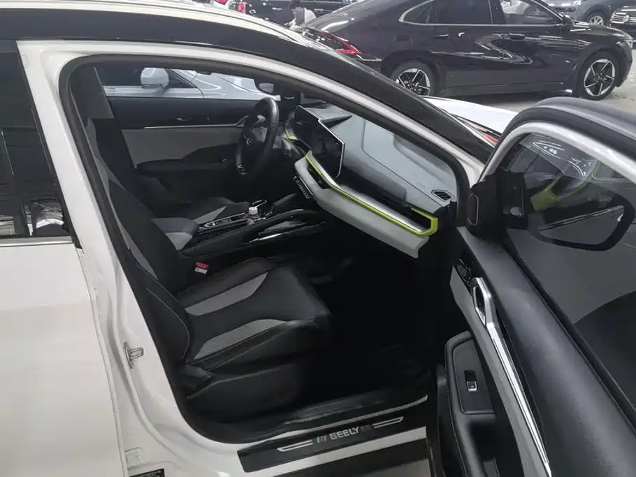 Geely Binyue — миниатюра 8