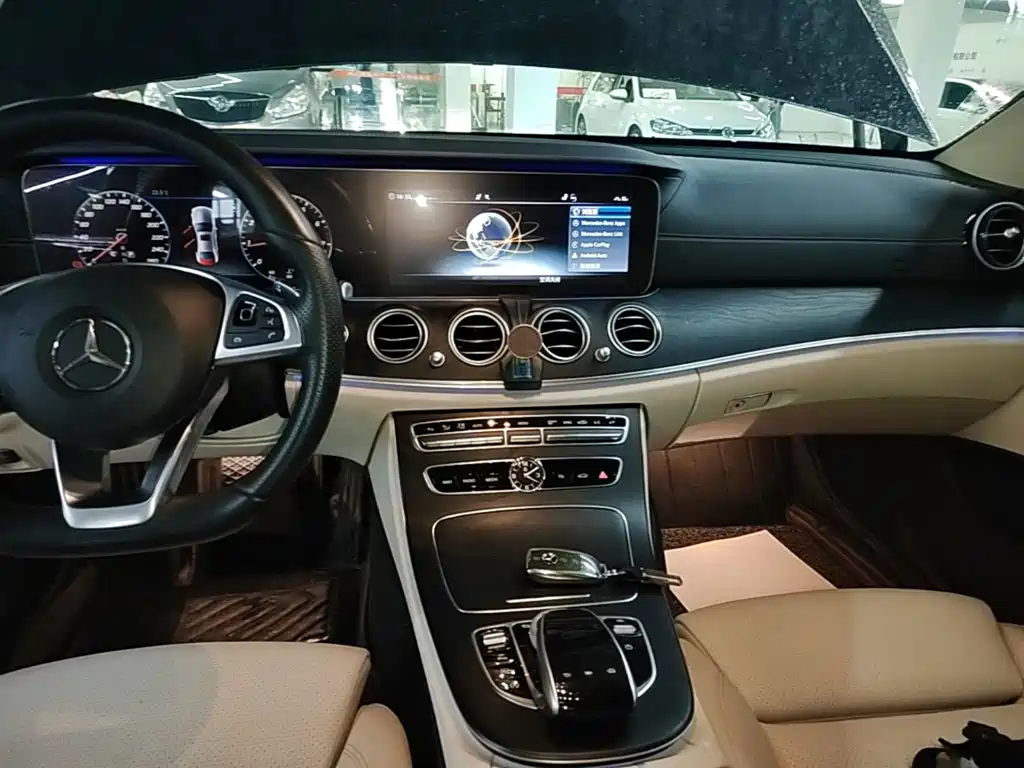 Mercedes-Benz E-Class — миниатюра 13