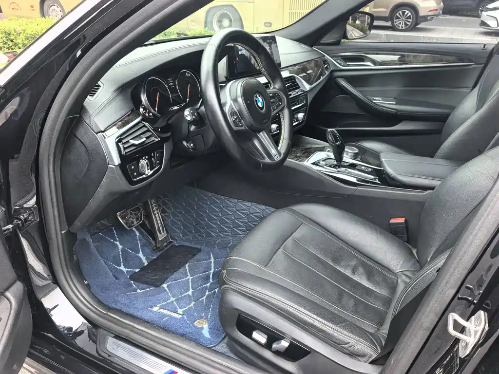 BMW 5 Series — миниатюра 11