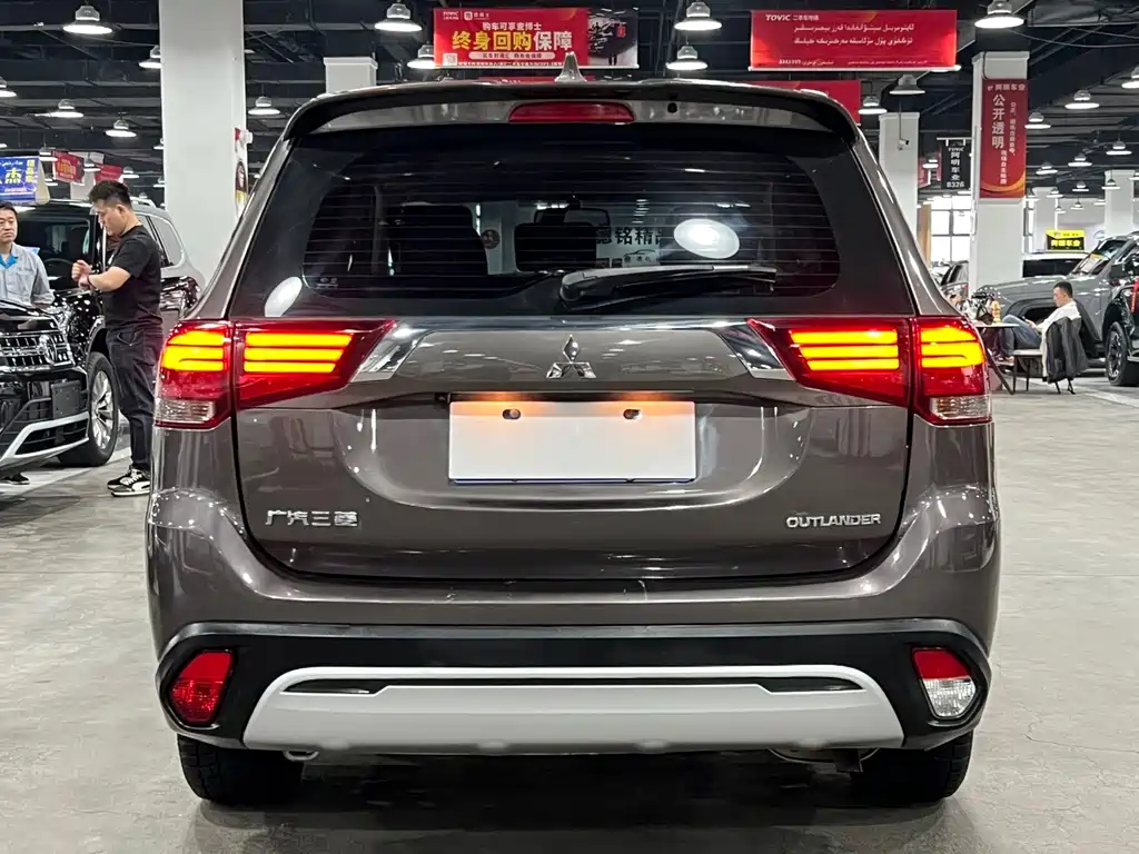 MITSUBISHI OUTLANDER