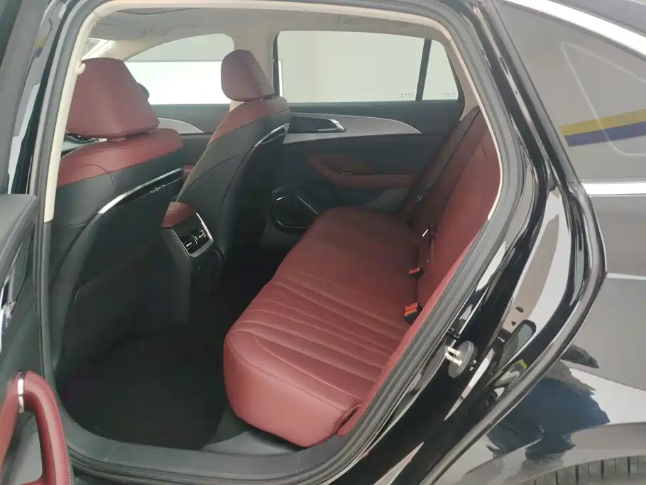 Hongqi Hongqi H5 — миниатюра 11