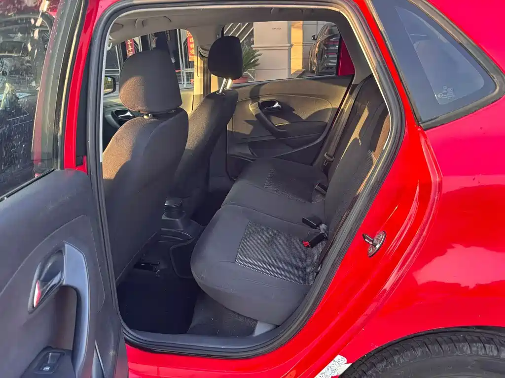 Volkswagen Polo 2011 1.6L AT