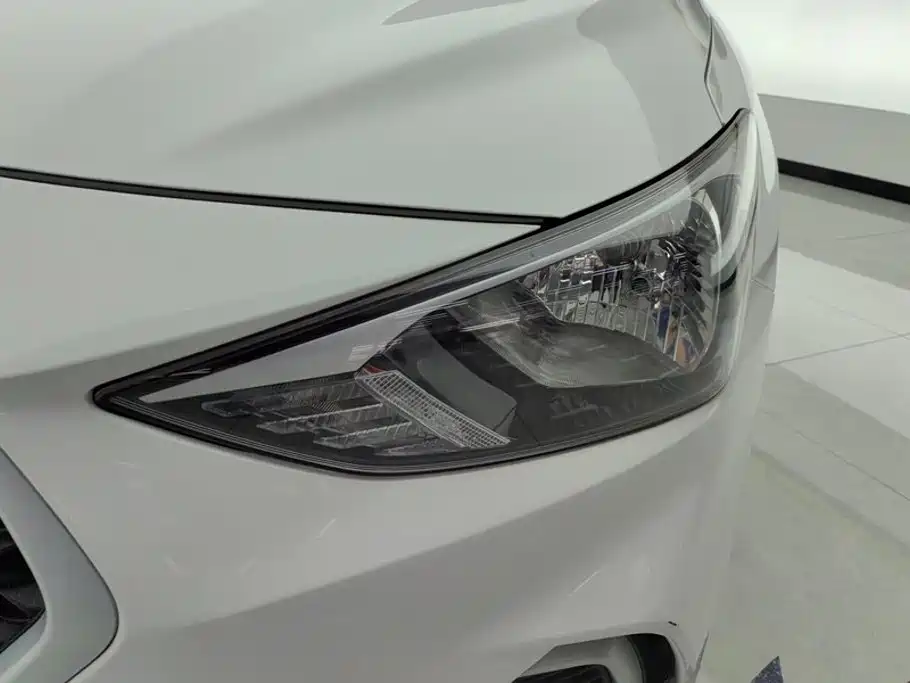 Hyundai Elantra — миниатюра 5